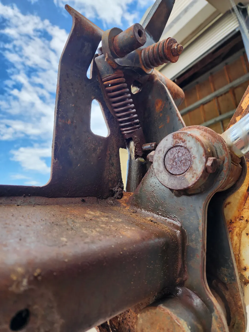 Skid steer loader quick-attach linkage and pivot pin during repair